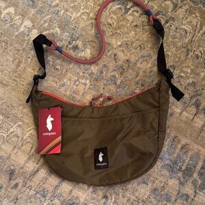 NWT cotopaxi Olive Green Trozo 8L - Cara Dia Crossbody with Red Accent